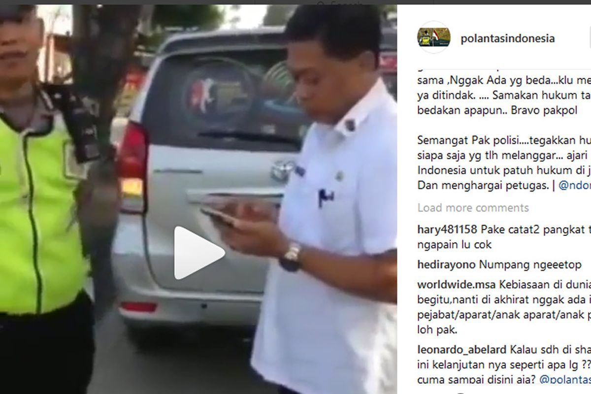 Pengemudi Mobil Avanza Pelat Merah Ini Tidak Mau Ditilang