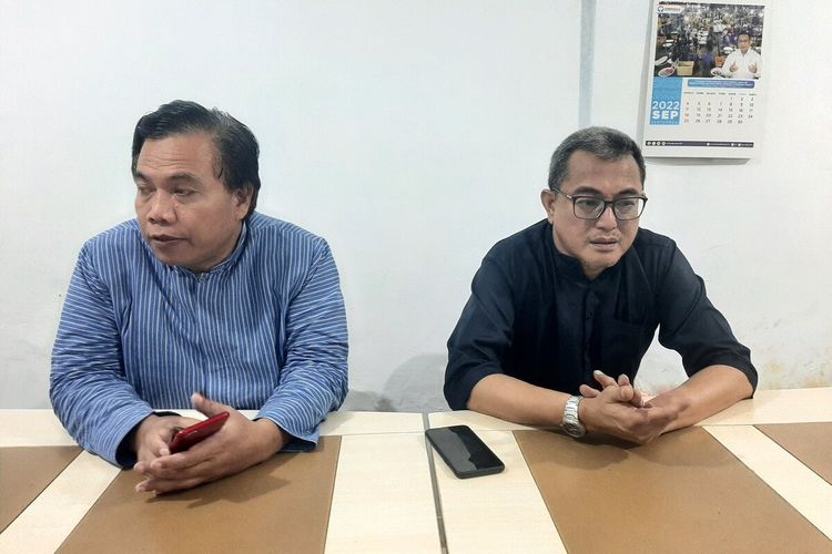 Anggota Ombudsman RI Indraza Marzuki Rais dan Kepala Ombudsman RI Perwakilan DI Yogyakarta Budhi Masturi saat memberikan keterangan kepada wartawan.