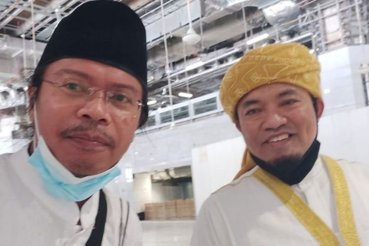 Pada Minggu (17/10/2021) Ahmed Tobibuddin dan Abdul Jalil berada di dalam Masjid Agung di Makkah.