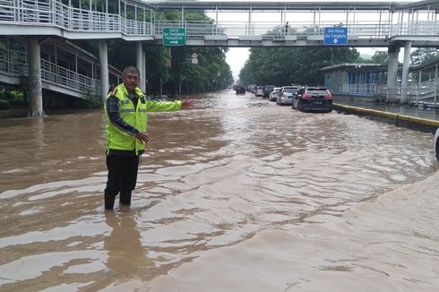 Jalan Perintis Kemerdekaan Banjir, Hanya Satu Jalur yang Bisa Dilintasi