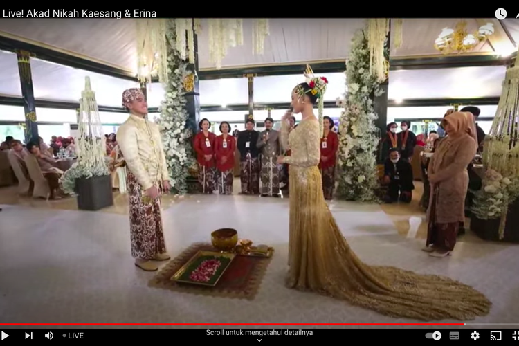 Balangan gantal dalam ritual panggih pengantin di acara pernikahan Kaesang-Erina