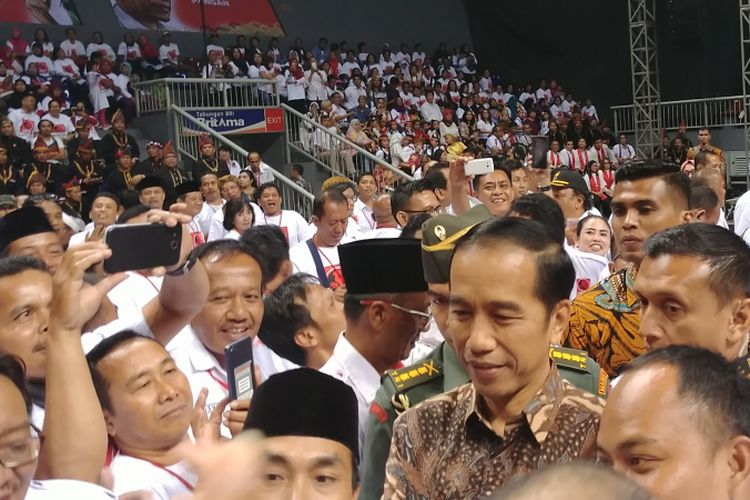 Presiden Joko Widodo menghadiri Rakernas III Projo, di Jakarta, Senin (4/9/2017)