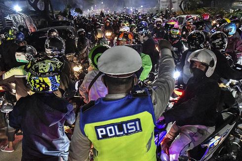 Pemeriksaan di Kolong Tol Bitung, Pengendara Diminta KTP, SIKM hingga Hasil Swab Test Antigen