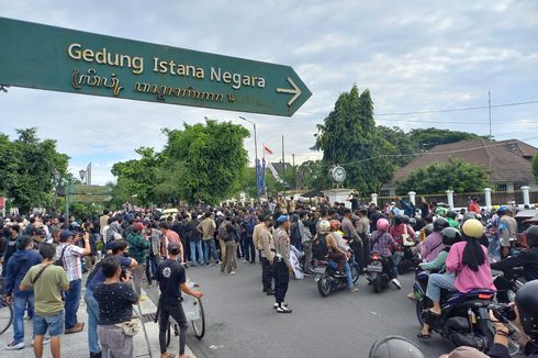 Demo Tolak Kenaikan Harga BBM Berlangsung Lagi di Yogyakarta, Kali Ini Dilakukan di Depan Istana Negara Gedung Agung