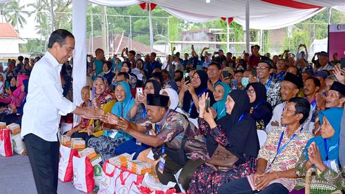 Sebut Pembagian Bansos Bernuansa Politik, Erry Riyana: Terlalu Kentara Ada Maksudnya...