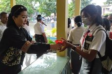 Istri Gubernur NTT Datangi SMA yang Masuk Pukul 05.30, Bagikan Makanan Berbahan Kelor Gratis Selama Sebulan