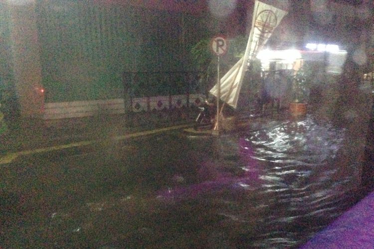 Genangan di Jalan Depok Semarang, saat hujan, Sabtu (1/12/2018) malam