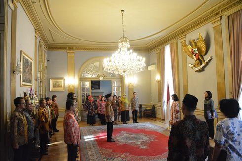 Unik, Upacara Berbatik Digelar di Kota Roma