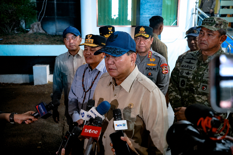 Prabowo Tinjau Karhutla di Kalteng, Pastikan Penanganan Berjalan Cepat