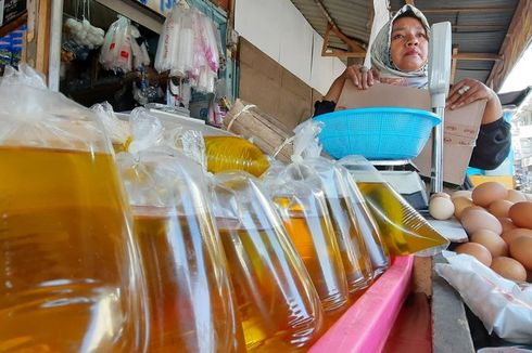 Berkunjung ke Pasar Malangjiwan Bareng Ganjar, Jokowi Kaget Harga Minyak Naik