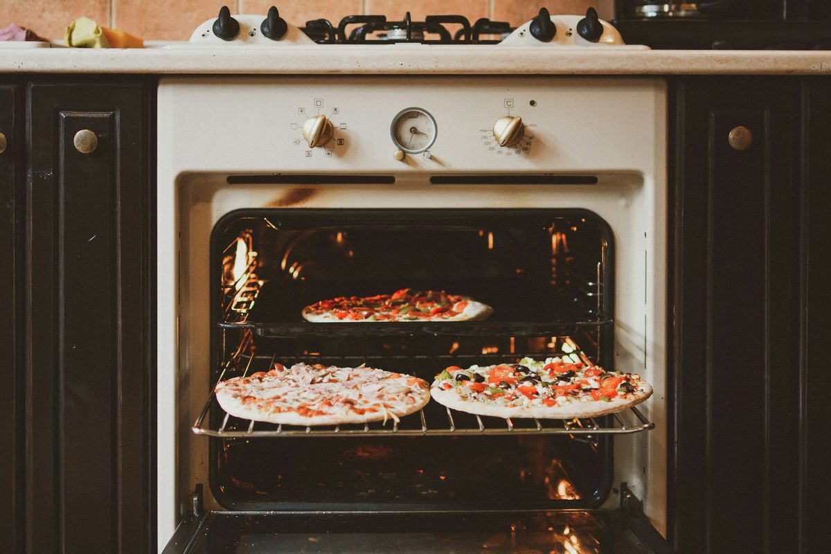 7 Kebiasaan Sepele yang Ternyata Bisa Merusak Oven di Dapur Anda