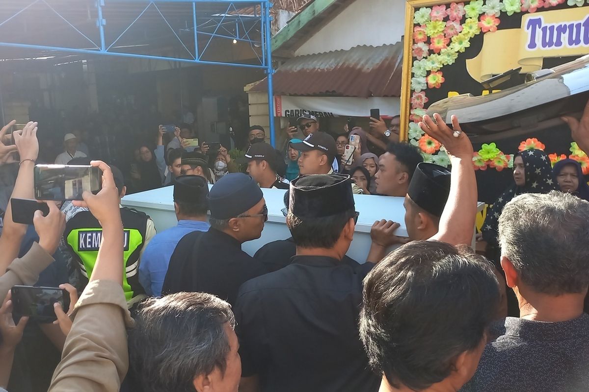 Jenazah diplomat ADP saat tiba di rumah duka di Banguntapan, Bantul, Yogyakarta, Rabu (9/7/2025)