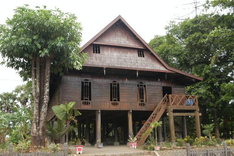 Bola, rumah adat suku Bugis