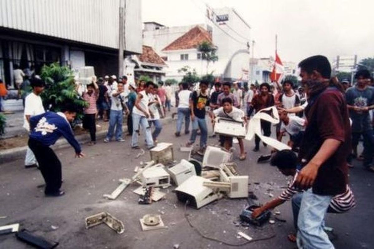 Penyebab Konflik Sampit 2001, Kerusuhan antara Suku Dayak dan Madura