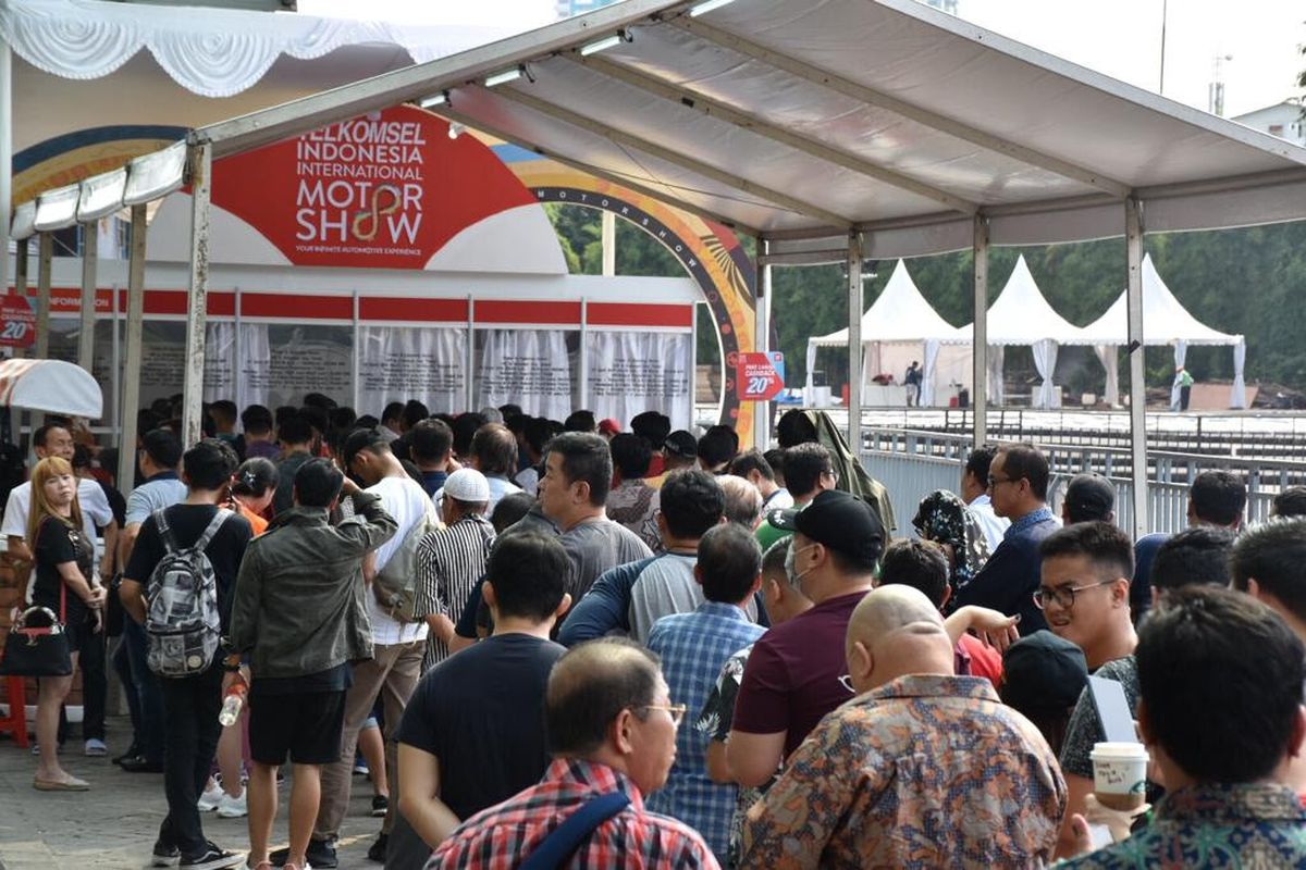 Pengunjung Telkomsel IIMS 2019