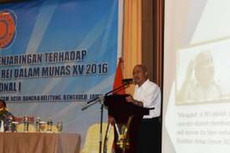 Calon Ketua Umum DPP Realestat Indonesia (REI) periode 2016-2019, Soelaeman Soemawinata, pada debat calon ketua DPP REI di Batam, Jumat (23/9/2016)