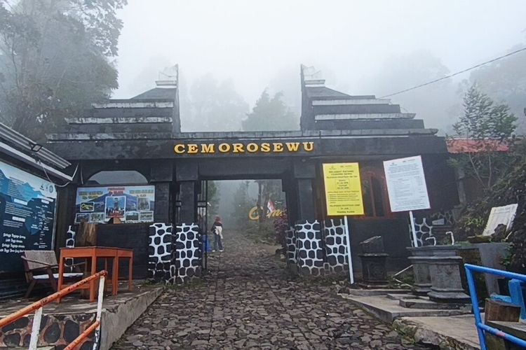 Kebakaran Meluas, Jalur Pendakian Gunung Lawu Ditutup