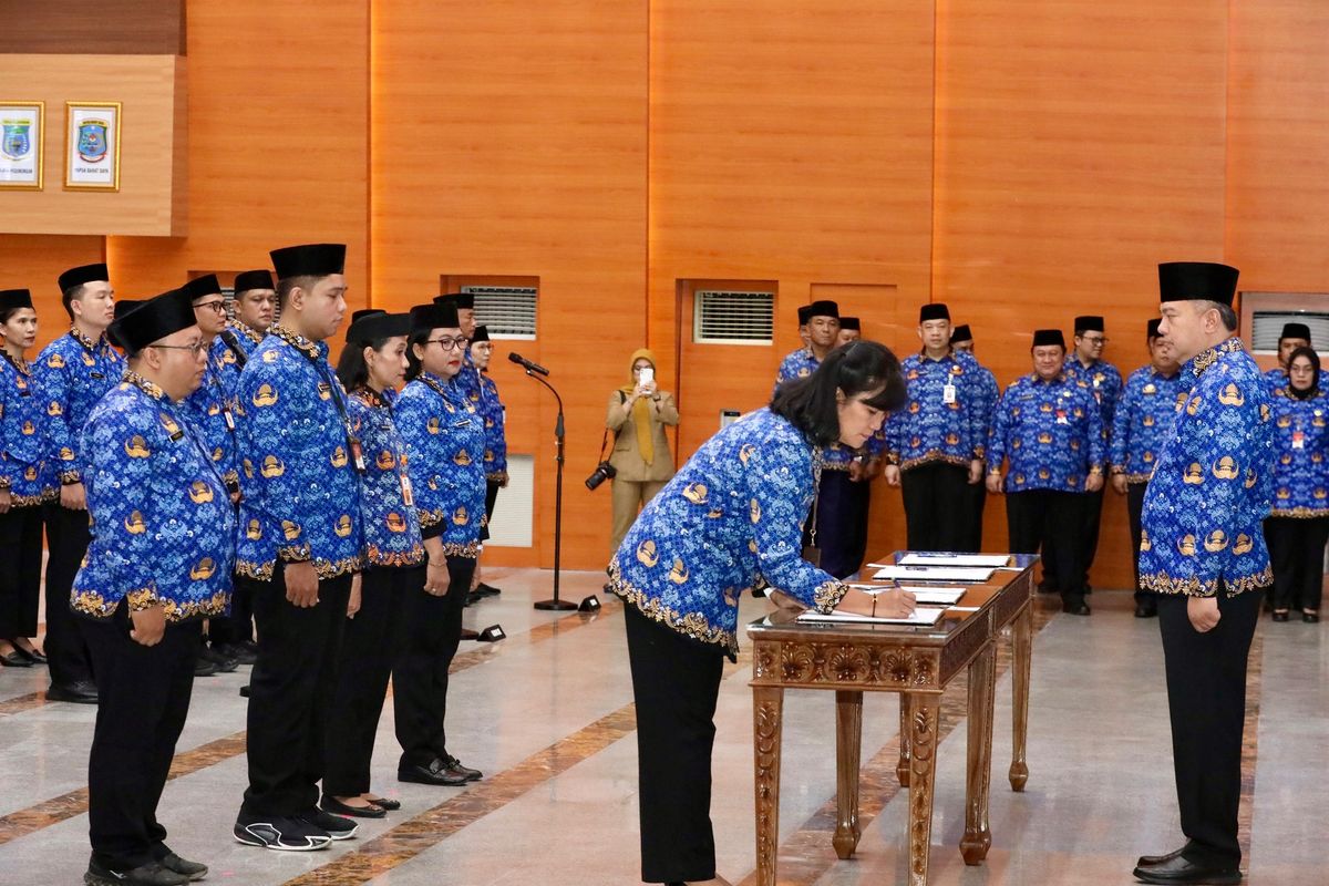 Kementerian Dalam Negeri (Kemendagri) melantik 1.256 pegawai pemerintah dengan perjanjian kerja (PPPK) serta 47 pejabat fungsional di Gedung Sasana Bhakti Praja (SBP), Kantor Pusat Kemendagri, Jakarta, Selasa (30/9/2025).