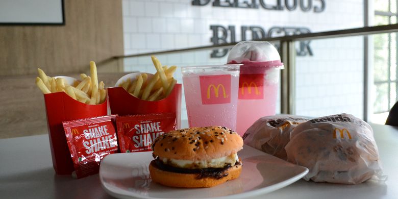 Burger Rendang dan Kentang Gulai, Menu Baru McDonald's Agustus 2021 - Vimarsana News