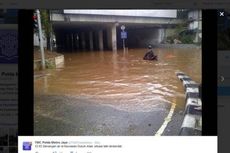 Jakarta Diguyur Hujan, Banjir Rendam Jalan di Kolong Landmark