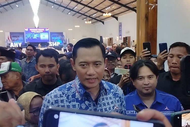 Ketua Umum Partai Demokrat Agus Harimurti Yudhoyono atau AHY melakukan kampanye ke Kabupaten Tegal, Jawa Tengah, Senin (8/1/2024) malam. 