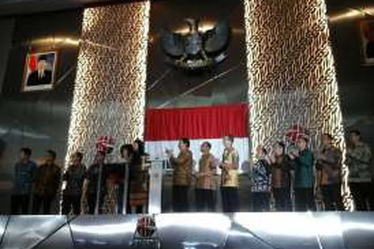 Opening Bell BEI, Kamis (12/5/2016). Bank Ganesha melantai di bursa untuk pertama kalinya dengan kode saham BGTG. 