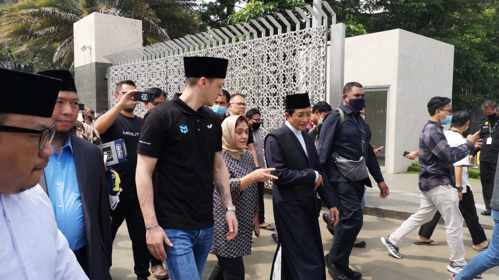 Mesut Ozil Laksanakan Shalat Jumat di Masjid Istiqlal