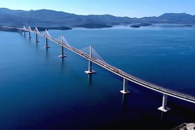 Jembatan Peljesac di Croatia masih dalam penyelesaian.