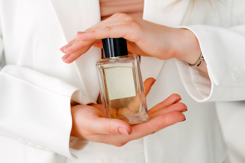 4 Tips agar Wangi Parfum Tahan Lama, Pilih yang Bold