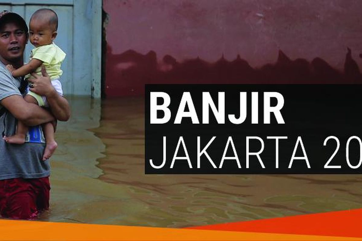 Warga berjalan menembus banjir di Kelurahan Cipinang Melayu, Kecamatan Makasar, Jakarta Timur, Senin (20/2/2017). Banjir kerap terjadi menyusul meluapnya Kali Sunter yang melintasi Cipinang Melayu, ditambah, curah hujan yang tinggi sepanjang hari kemarin. 
