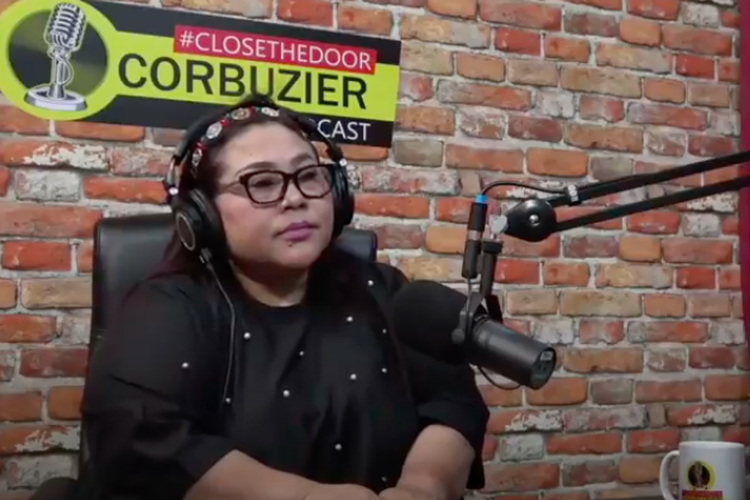 Komedian Nunung saat berbincang dengan Deddy Corbuzier