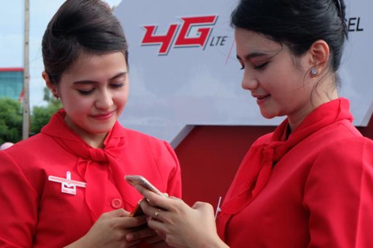 Ilustrasi pengguna smartphone 4G Telkomsel.