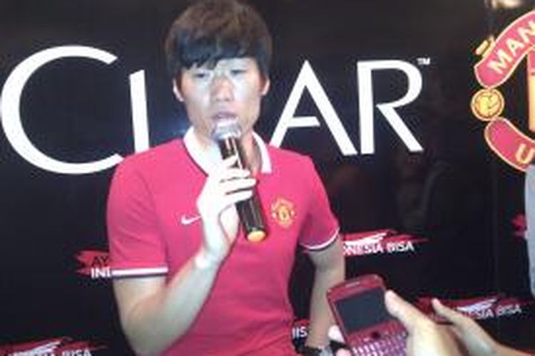 Park Ji Sung, mantan pemain Manchester United, dalam konferensi pers di Malang, Sabtu (28/3/2015).