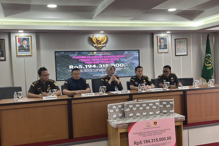 Kejari Jakbar Setor Uang Sitaan Rp 5,1 Miliar Kasus Korupsi Lahan Kebon Bibit ke Kas Negara