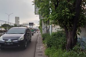 Langkah Berbahaya di Jalan Arjuna Utara Jakbar, Pejalan Kaki Bertaruh Nyawa karena Tak Ada Pedestrian