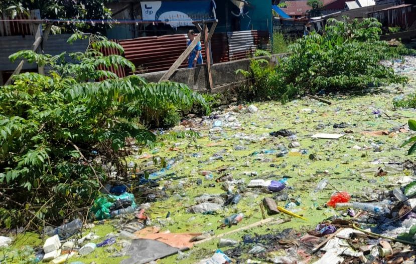 Kanal di Mamuju Dipenuhi Sampah Sepanjang 500 Meter, Warga Keluhkan Bau Tak Sedap