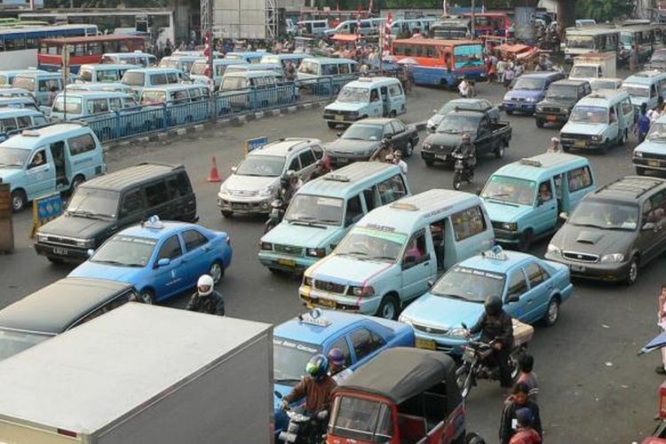 Suasana di Terminal Kampung Melayu, Jatinegara, Jakarta Timur, Rabu (19/11/2014)