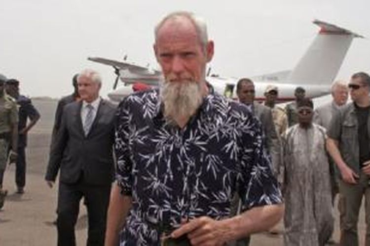 Warga Belanda, Sjaak Rijke saat berada di bandara Bamako, Mali sebelum terbang ke Belanda, Selasa (7/4).