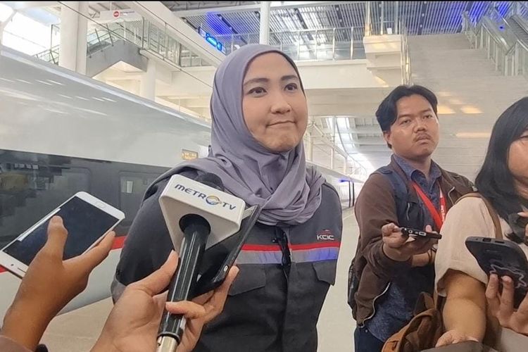 General Manager Corporate Secretary KCIC Eva Chairunisa saat ditemui di Stasiun Tegalluar, Bandung, Senin (9/10/2023).
