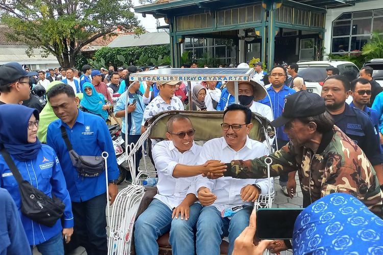 Sederet Aksi Unik Pendaftaran Bakal Calon Kepala Daerah di KPU, Naik Becak Listik dan Kepala Reog