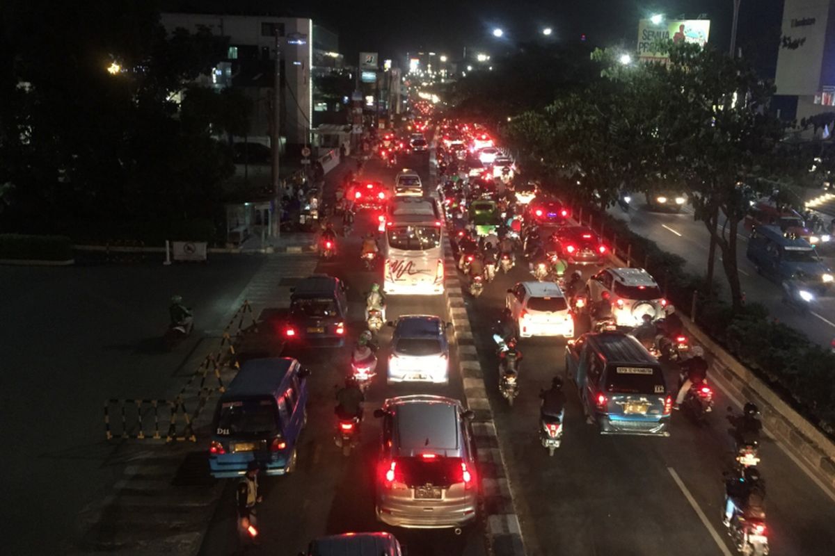 Margonda Raya Depok macet, Jumat (3/8/2018).