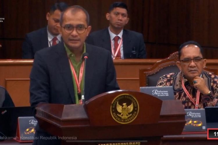 Guru Besar Fakultas Hukum Universitas Gadjah Mada (UGM) Edward Omar Sharif Hiariej hadir sebagai ahli dalam sidang sengketa hasil Pemilu Presiden (Pilpres) 2024 di MK, Kamis (4/4/2024).