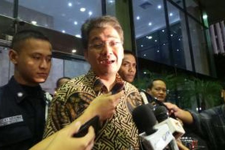 Pimpinan LSI Denny JA seusai diperiksa sebagai saksi di KPK