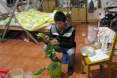 Pemuda China Rawat Ayah yang Lumpuh di Asrama Kampus