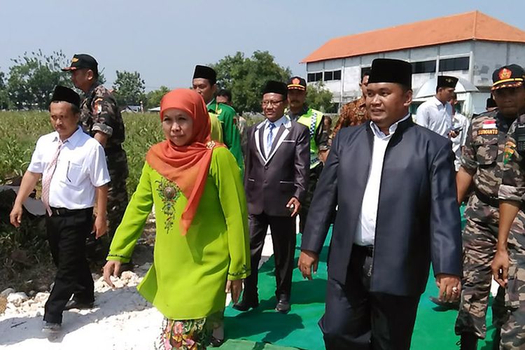 Menteri Sosial Khofifah Indar Parawangsa saat berkunjung ke Yayasan Hidayatus Salam di Desa Lowayu, Kecamatan Dukun, Gresik.