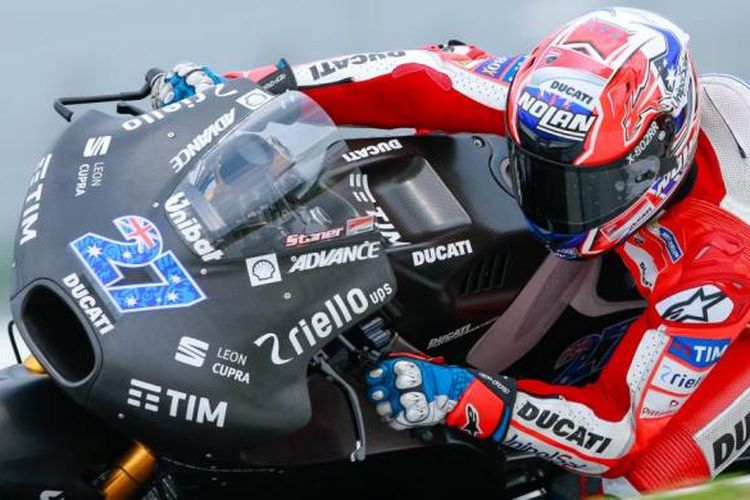 Pebalap penguji Ducati asal Australia, Casey Stoner, memacu Desmosedici GP17 pada hari pertama tes pramusim MotoGP 2017 di Sirkuit Sepang, Malaysia, Senin (30/1/2017).