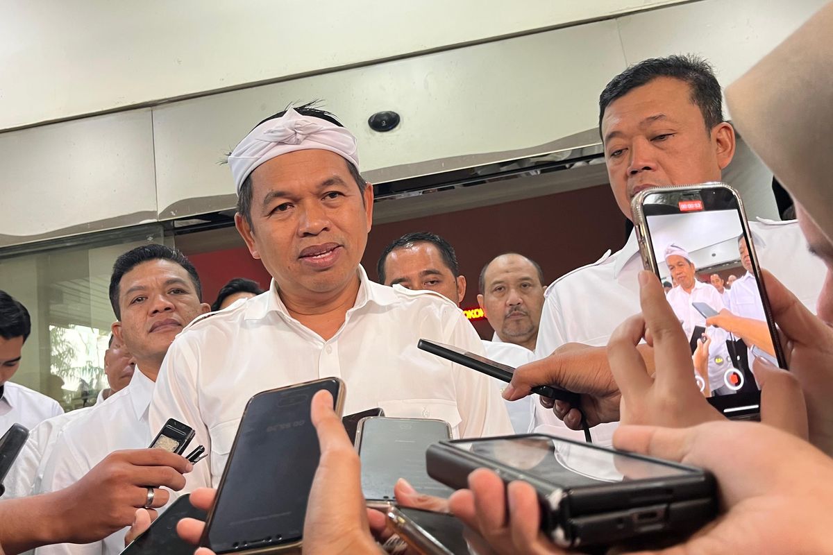 Gubernur Jawa Barat Dedi Mulyadi usai rapat evaluasi tata ruang bersama kepala daerah se-Jawa Barat di Balai Kota Depok, Selasa (11/3/2025).