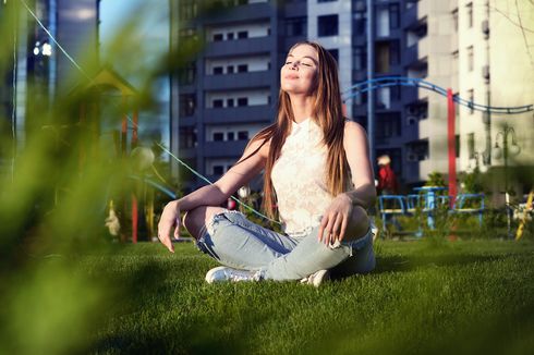 Eye Yoga, Cara Meredakan Stres di Musim Liburan