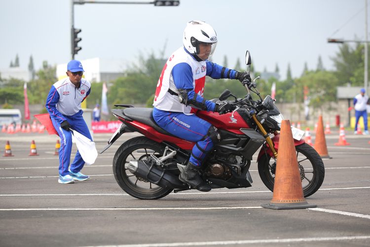 Honda kembali menggelar ajang kompetisi instruktur keselamatan berkendara bertajuk The 16th Astra Honda Safety Riding Instructors Competition (AHSRIC) 2025.