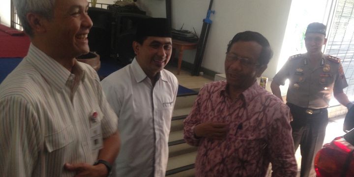 Ganjar Pranowo dan Taj Yasin bersama Mahfud MD, di rumah dinas Puri Gedeh, Selasa (24/7/2018)